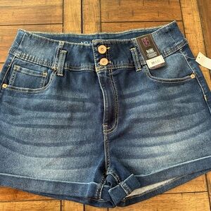 No Boundaries shorts